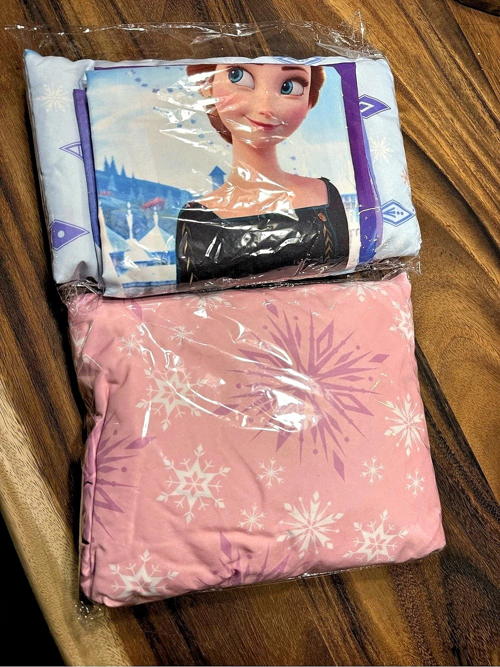 Disney Frozen Full Sheet Set & Pillow cases